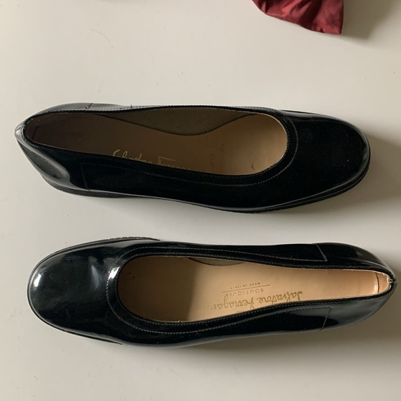 Salvatore Ferragamo Almond Toe Flats - Picture 5 of 9